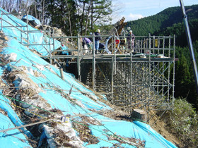 法面作業構台マルチアングル工法